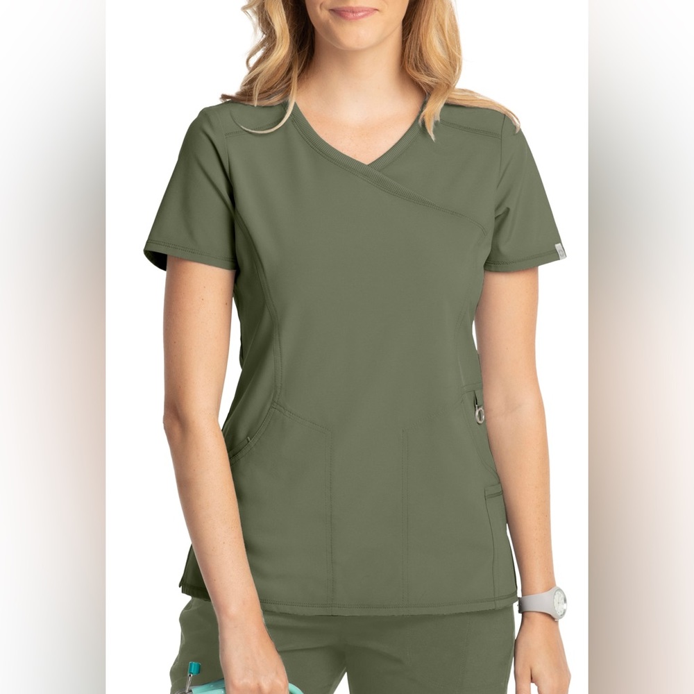 Cherokee infinity scrub set size XL. Worn 1 time. Olive in color.
